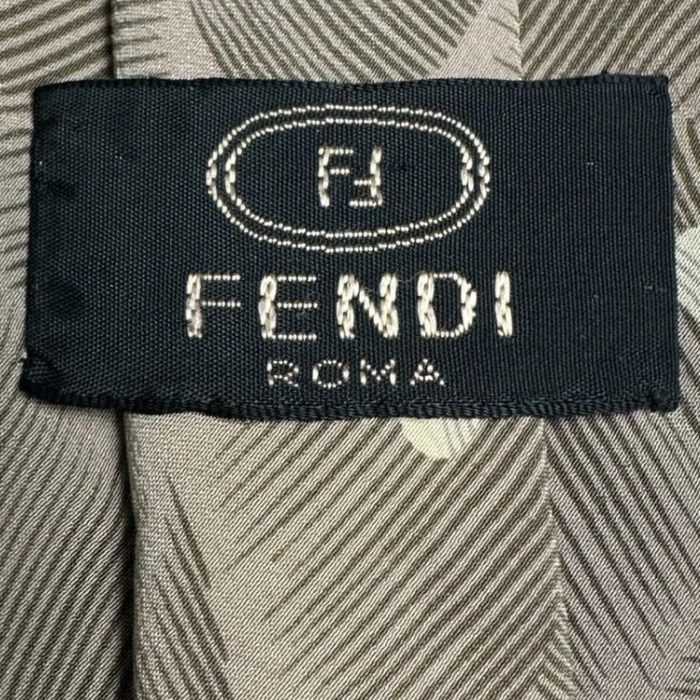 Fendi Roma Mens Silk Tie Taupe Cream Geometric Polka Dot Made in Italy 3.75 Wide